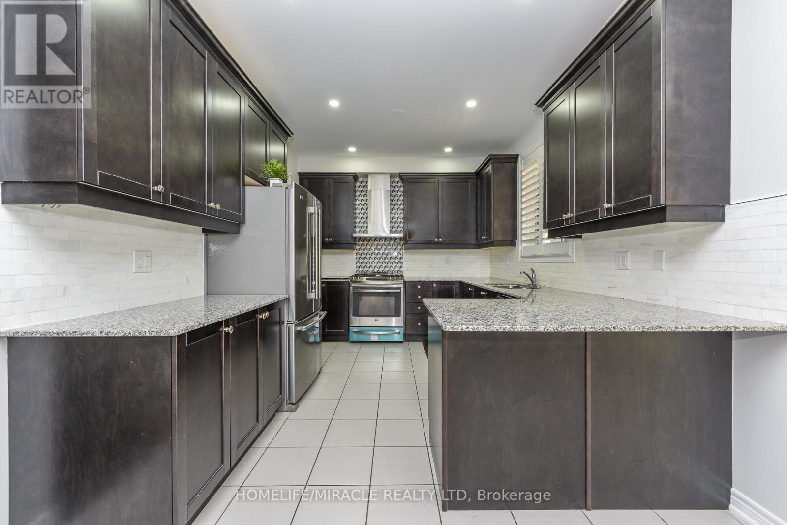 10 DANFIELD COURT - 12