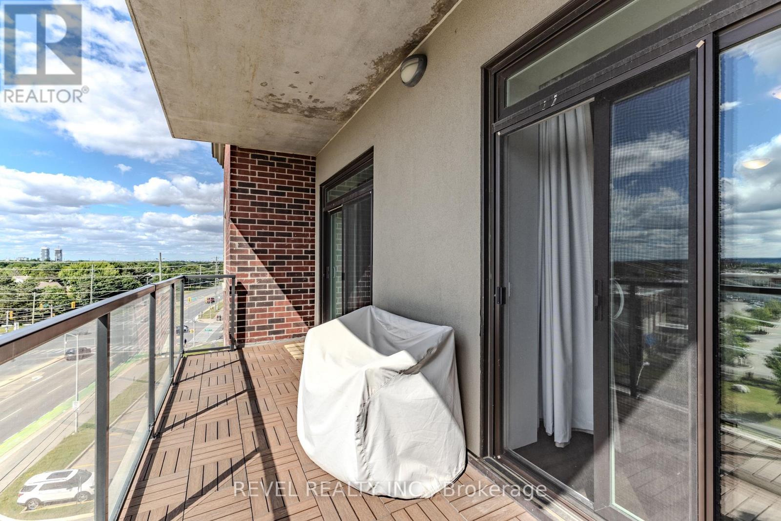 #605 830 MEGSON TERRACE - 18