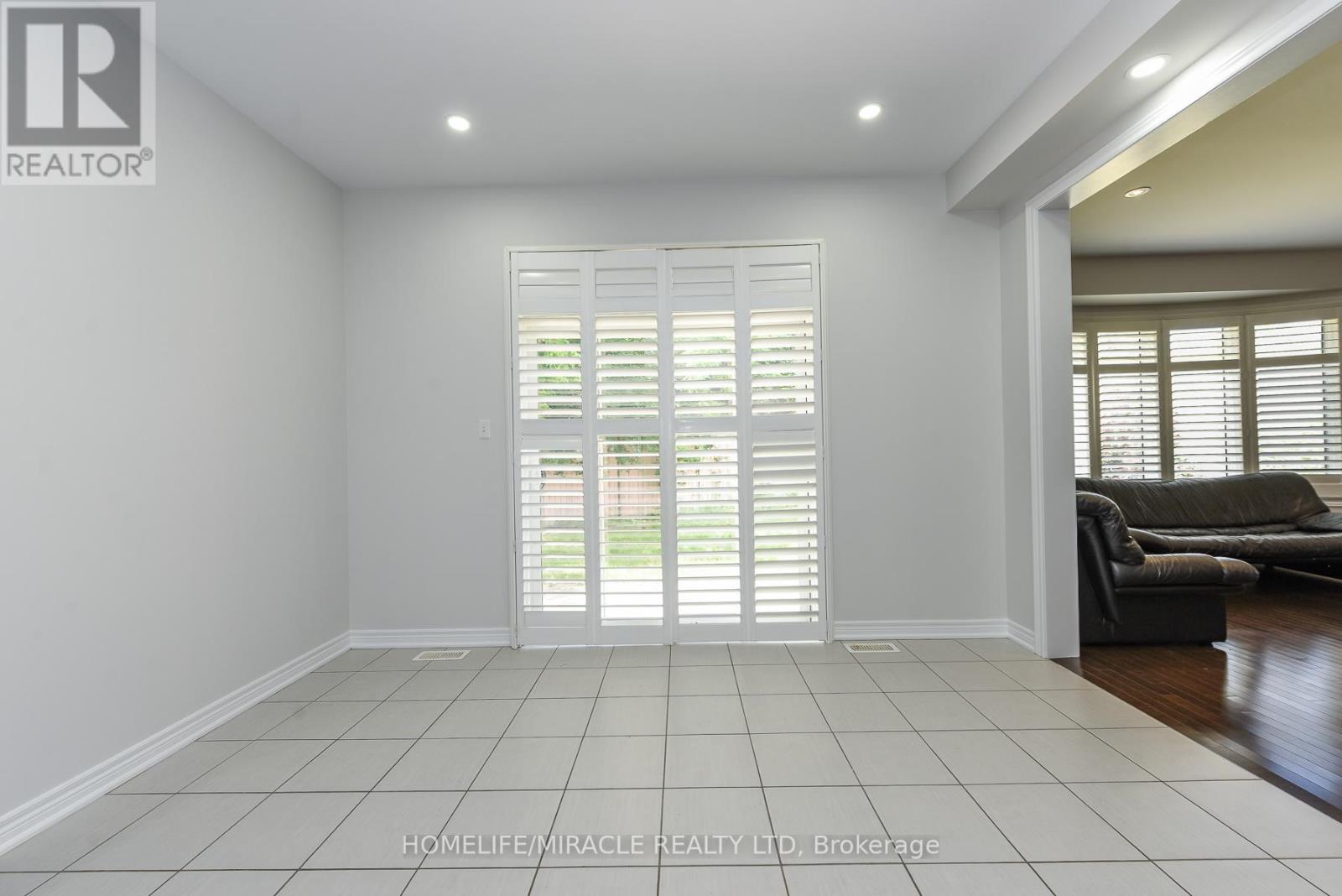 10 DANFIELD COURT - 13