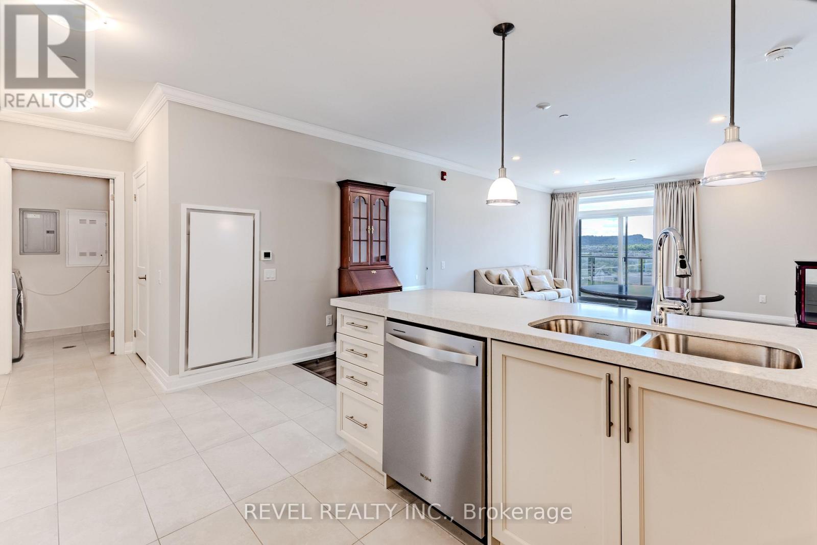 #605 830 MEGSON TERRACE - 4