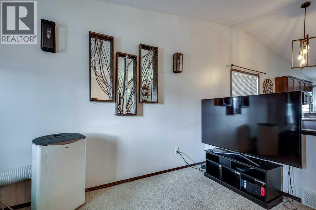 99 Iverson Close — photo 8