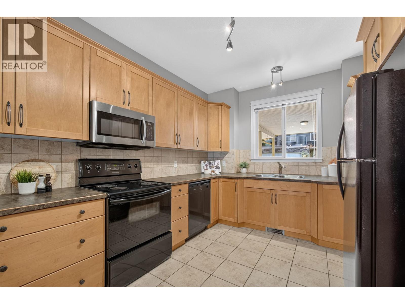 5 1798 Olympus Way, West Kelowna