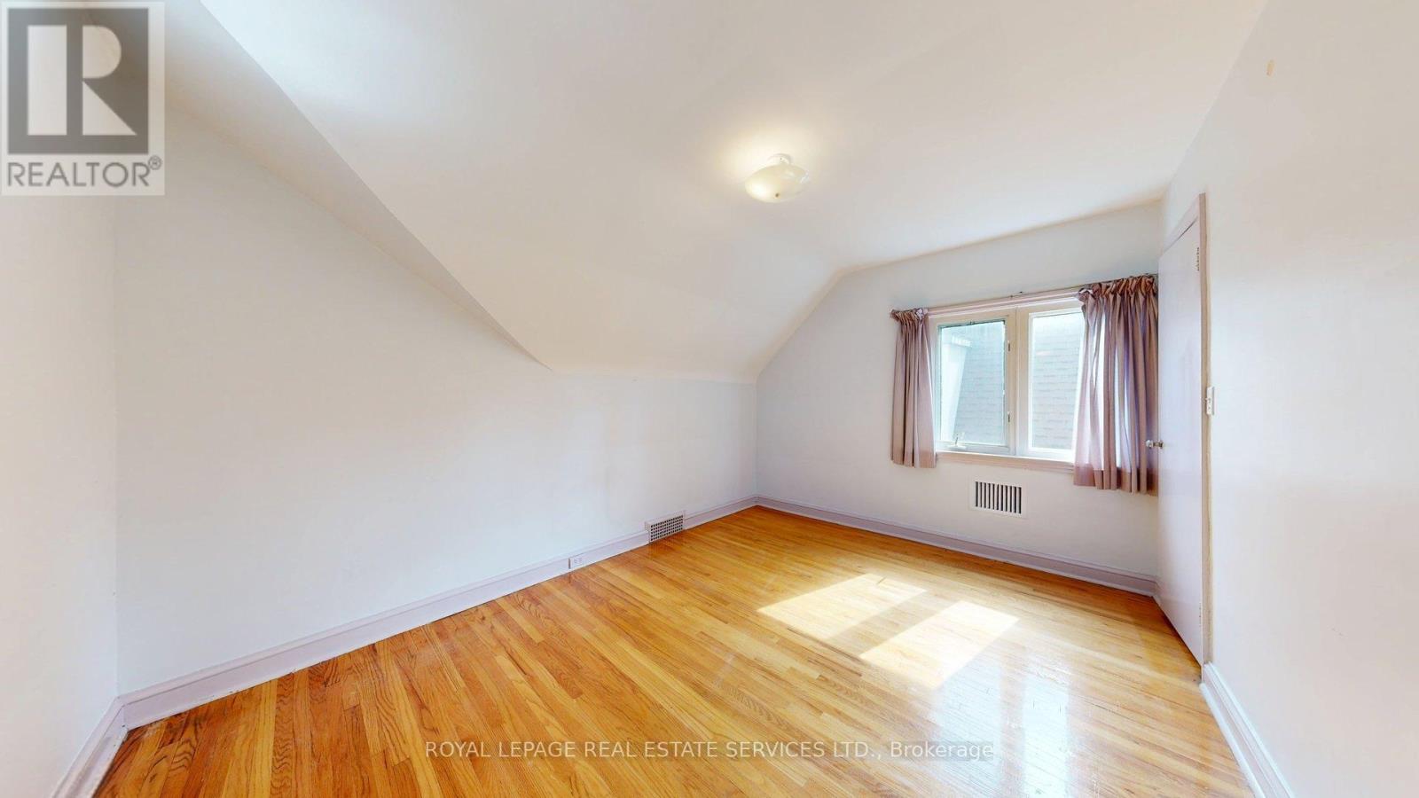 31 BURNHAMTHORPE PARK BOULEVARD - 30