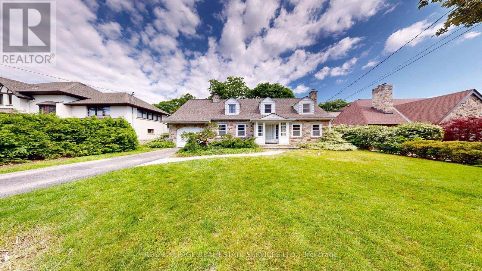 Listing photo of 31 BURNHAMTHORPE PARK BOULEVARD