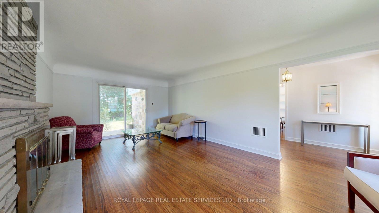 31 BURNHAMTHORPE PARK BOULEVARD - 8
