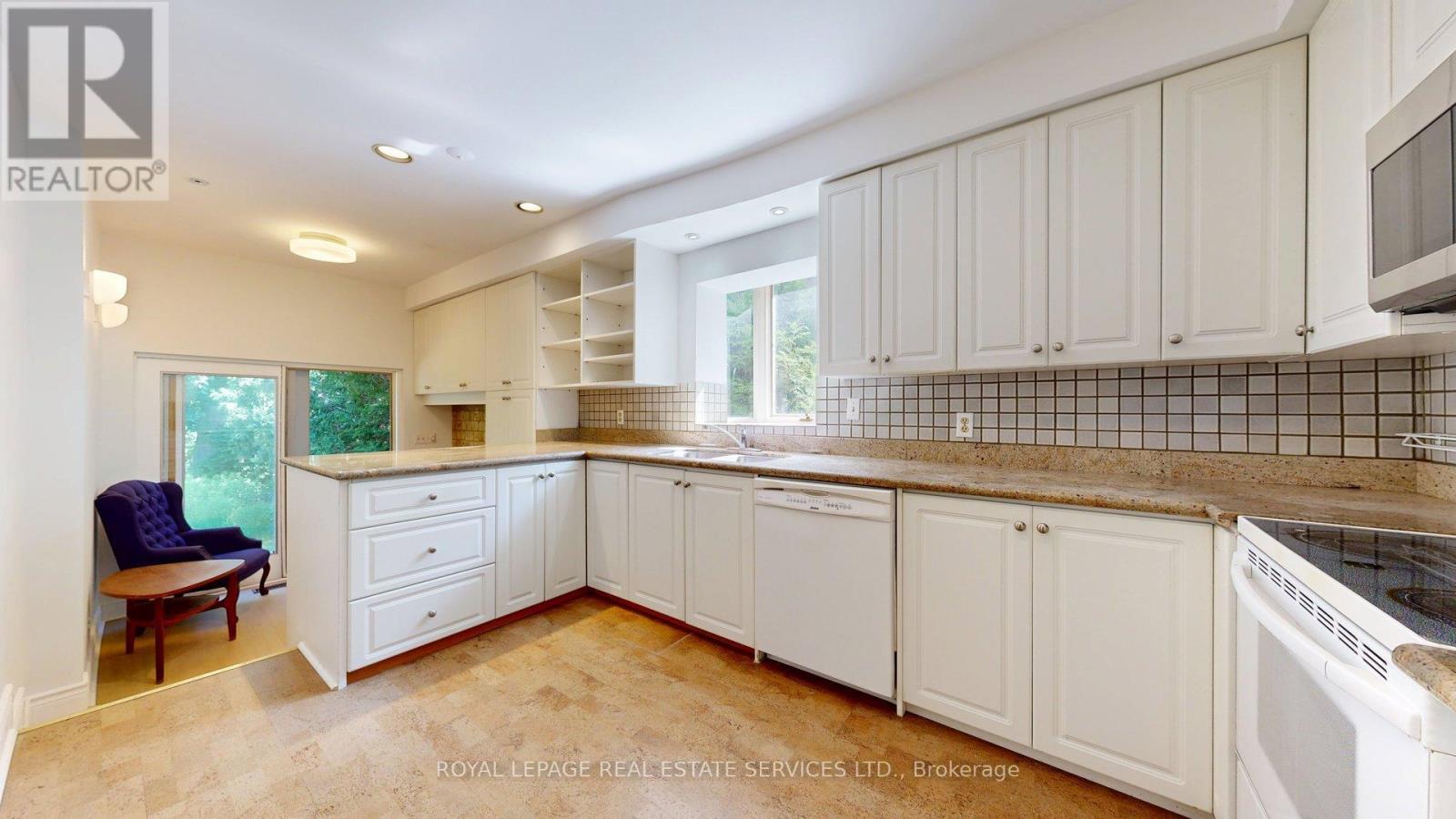 31 BURNHAMTHORPE PARK BOULEVARD - 16