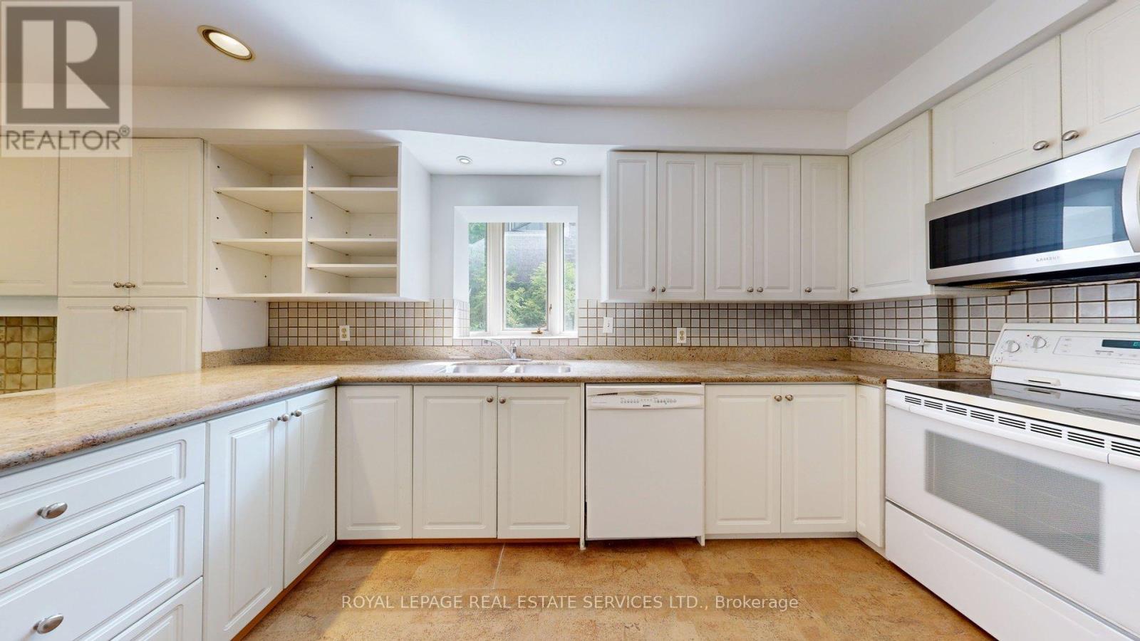 31 BURNHAMTHORPE PARK BOULEVARD - 14