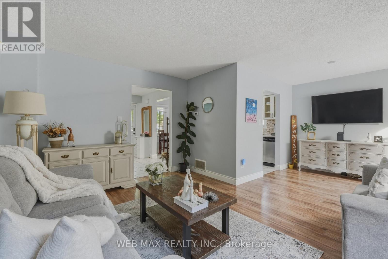 58 CASSANDER CRESCENT - 21