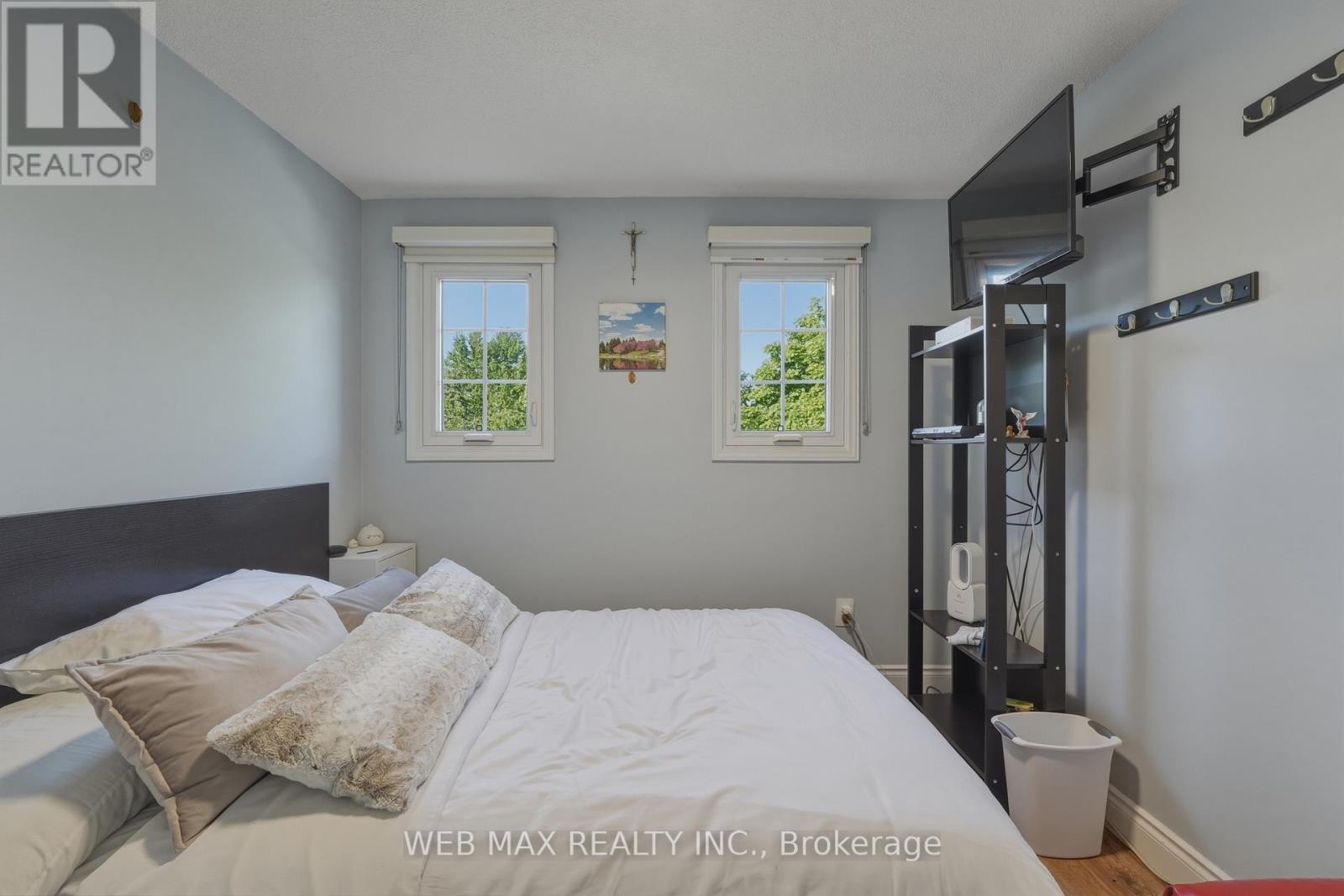58 CASSANDER CRESCENT - 31