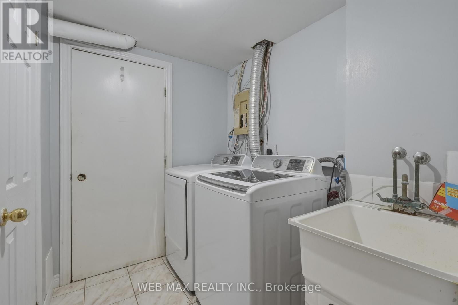 58 CASSANDER CRESCENT - 36