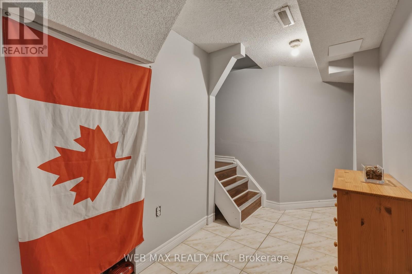 58 CASSANDER CRESCENT - 32
