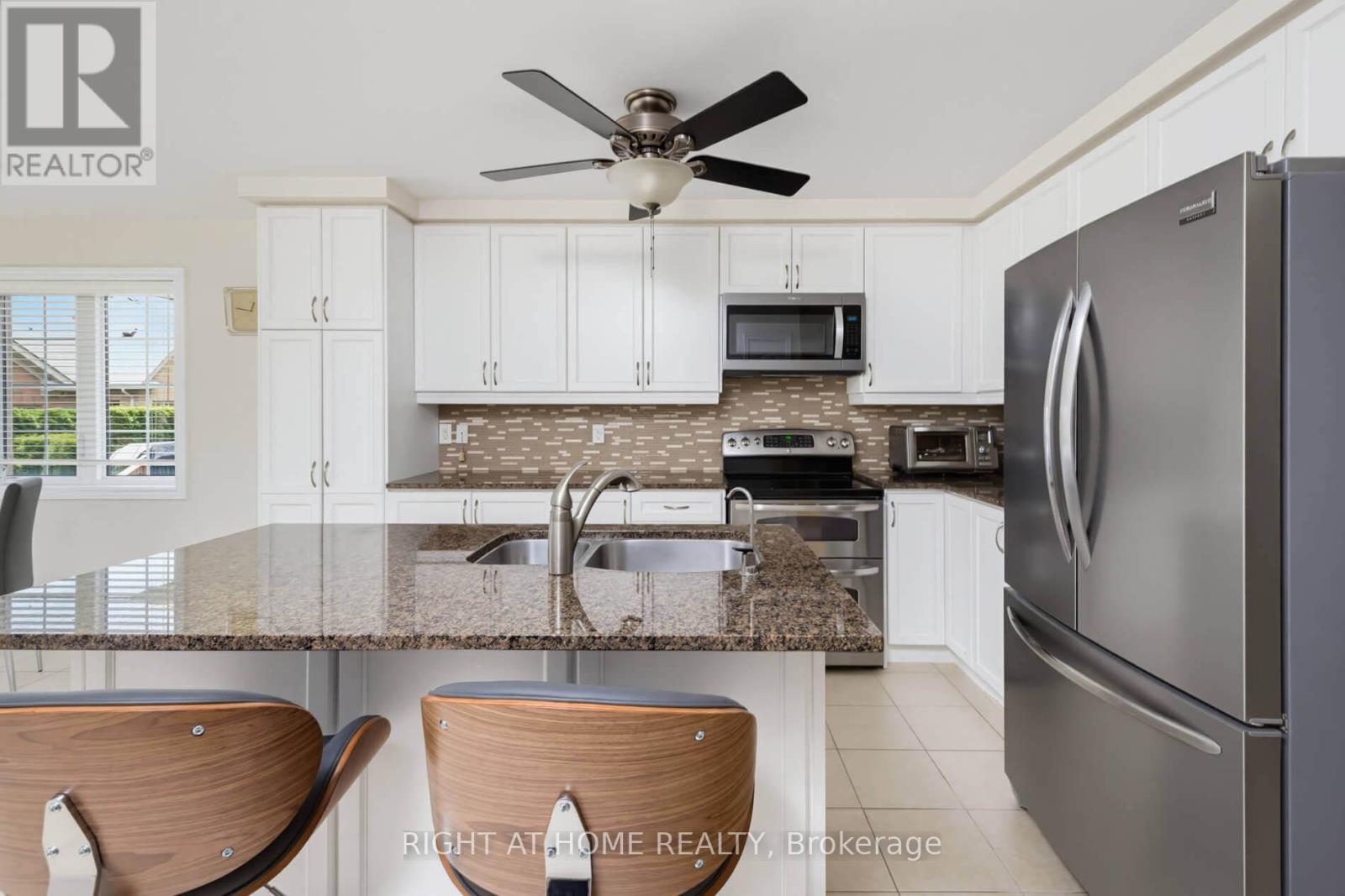 39 LACORRA WAY - 12