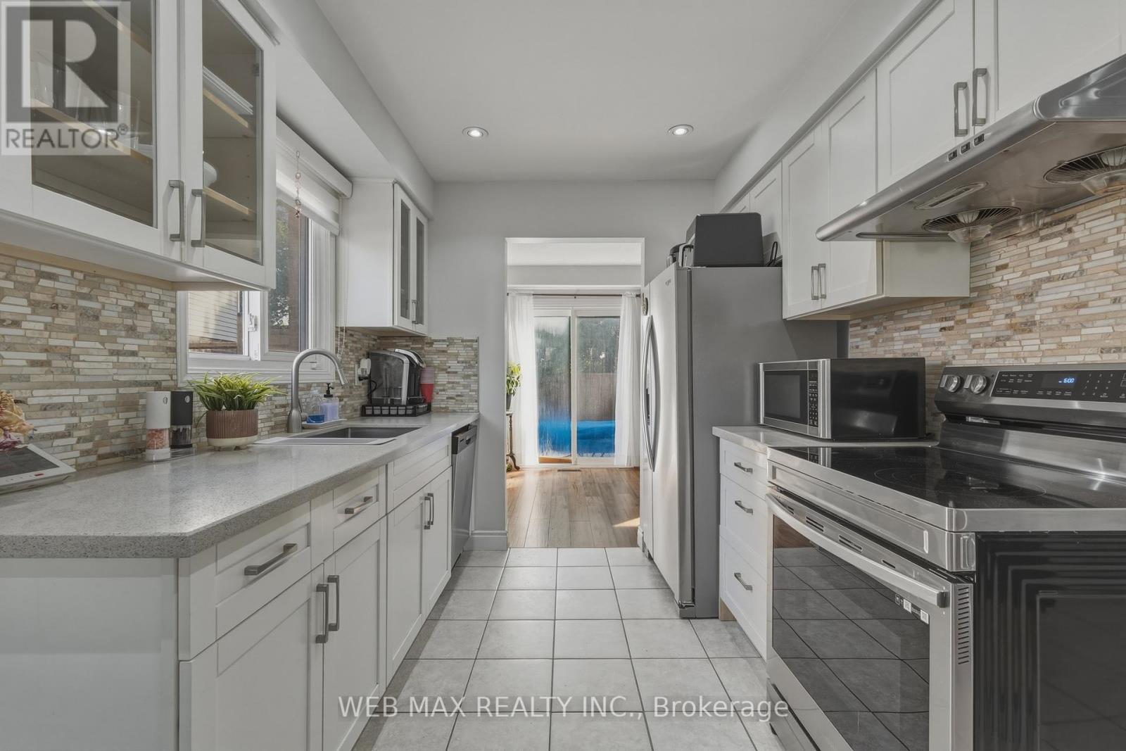 58 CASSANDER CRESCENT - 8