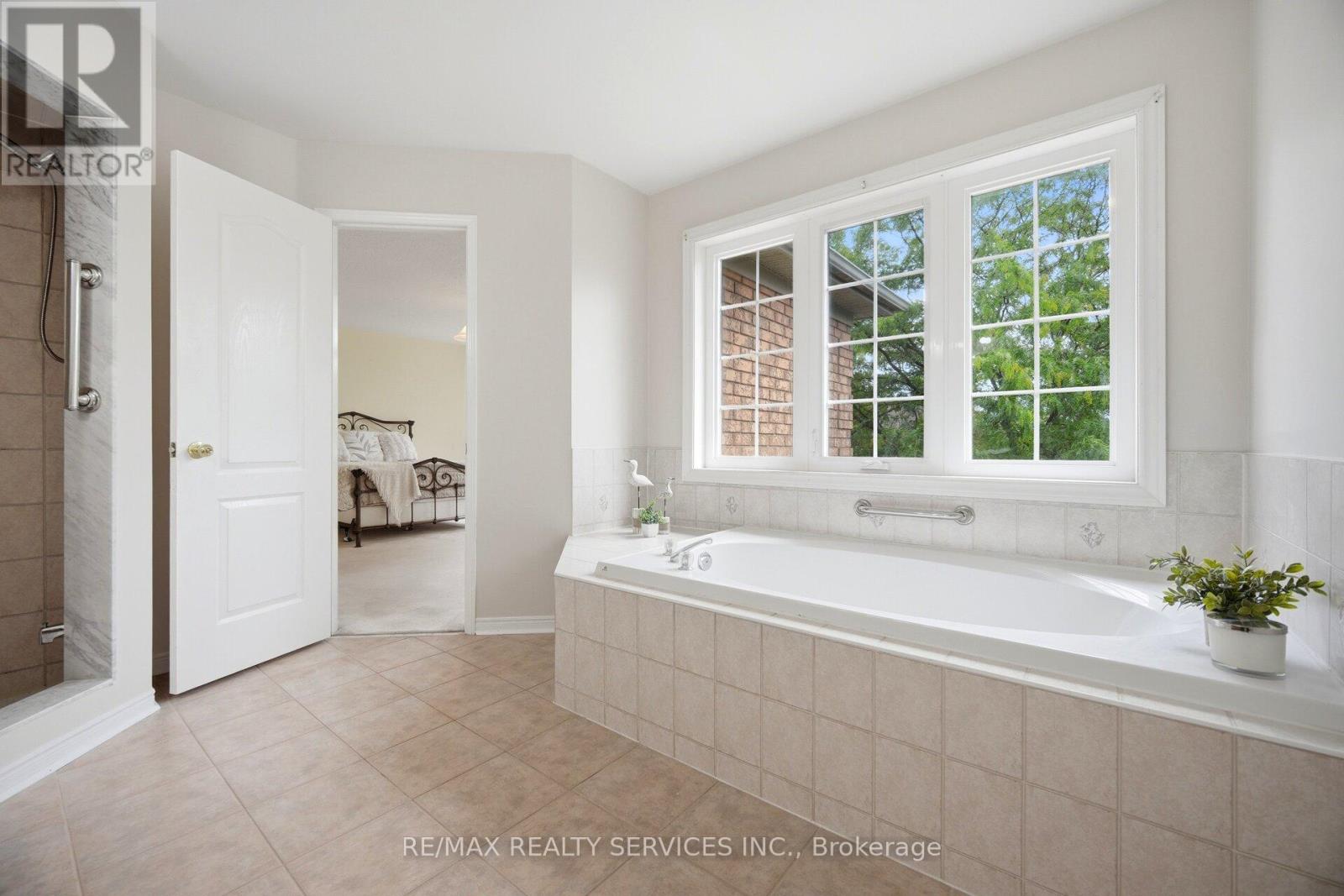 93 SECLUSION CRESCENT - 17