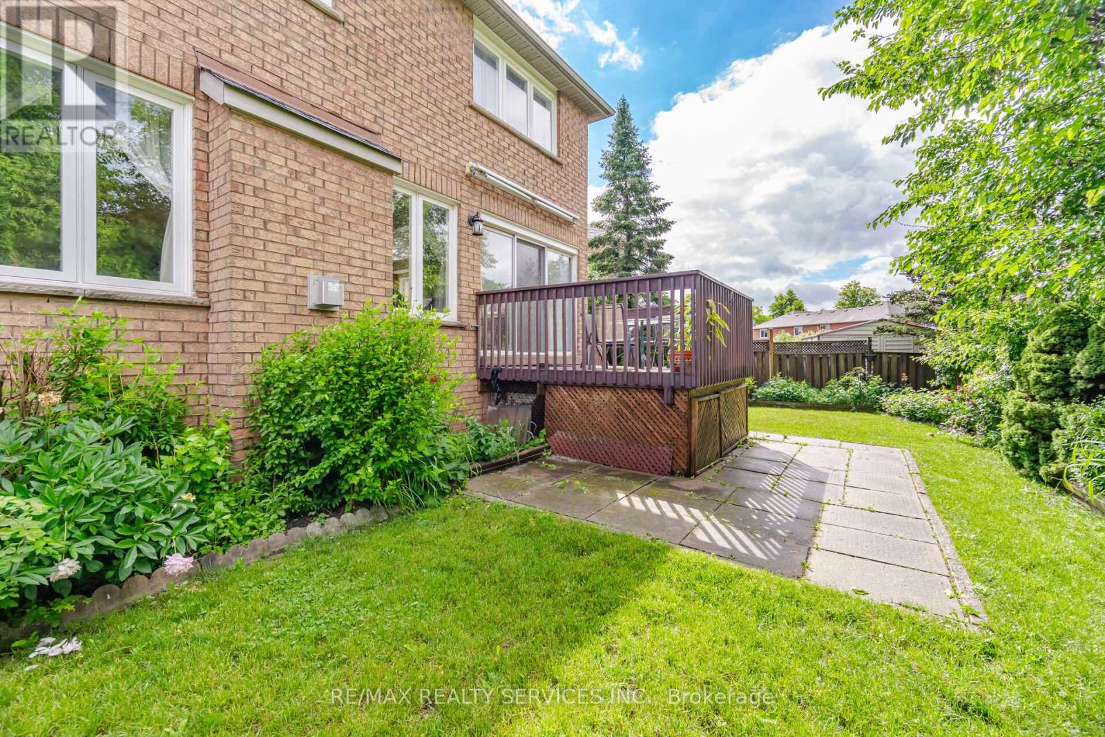93 SECLUSION CRESCENT - 37