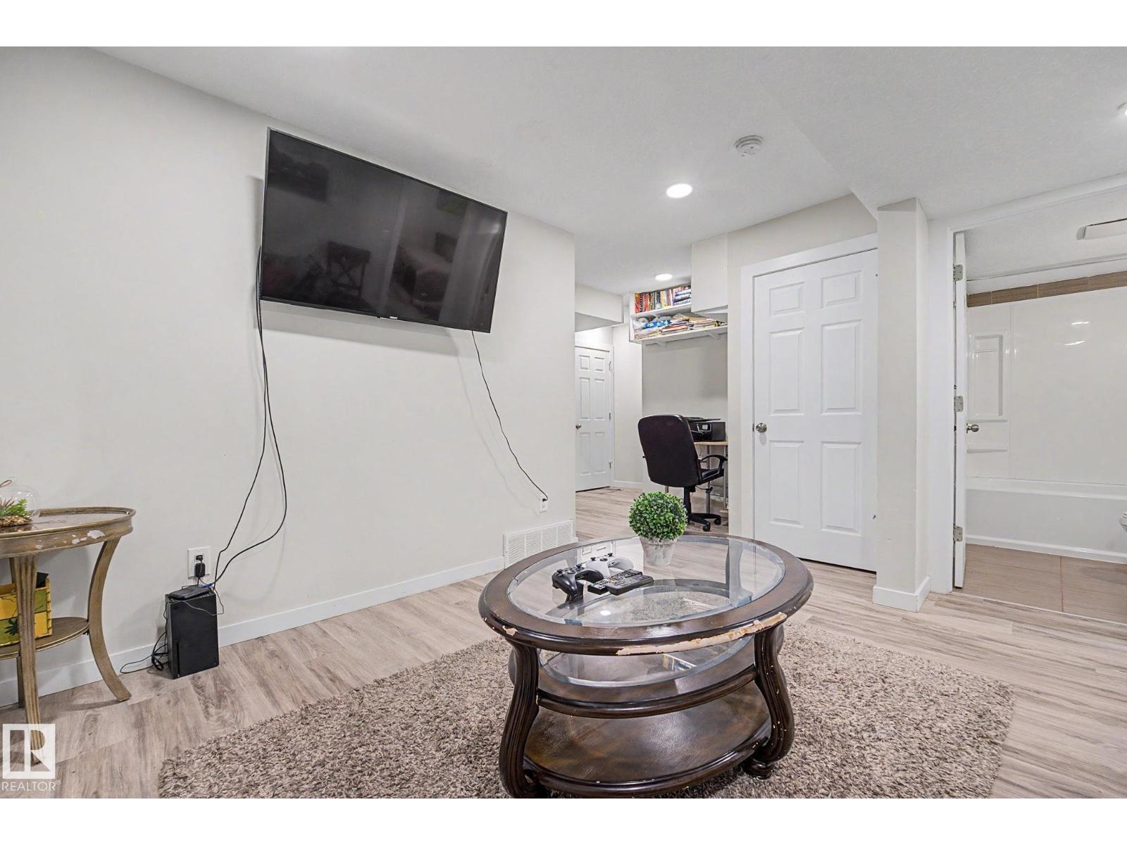 22419 80 AV NW NW - 38