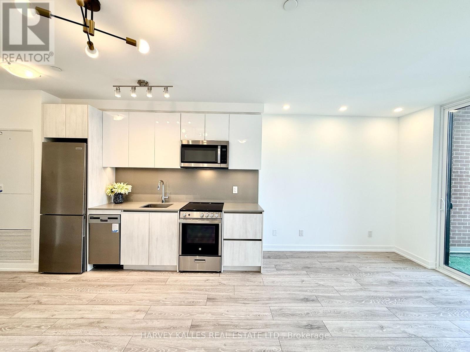 #635 3100 KEELE STREET - 13