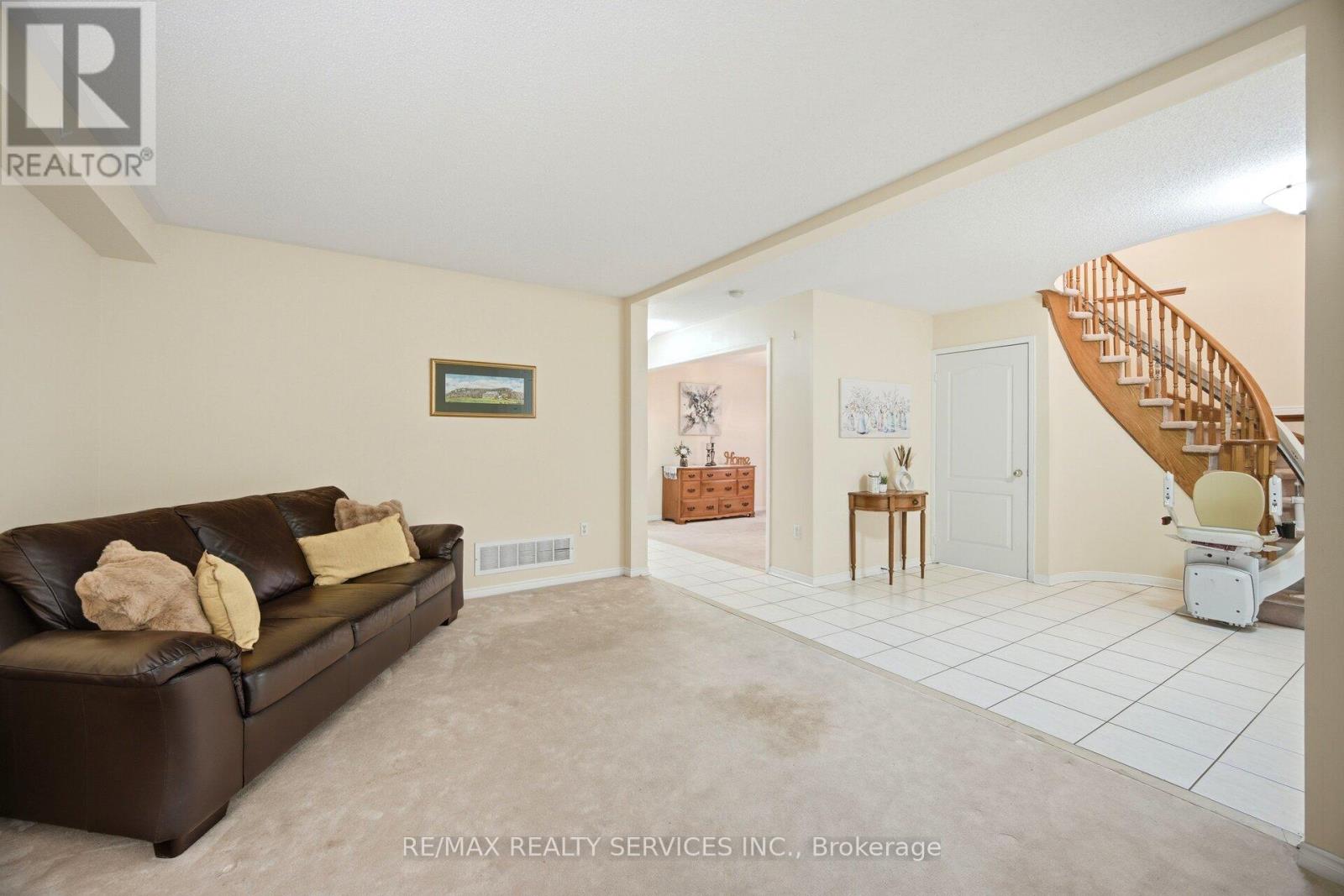 93 SECLUSION CRESCENT - 12