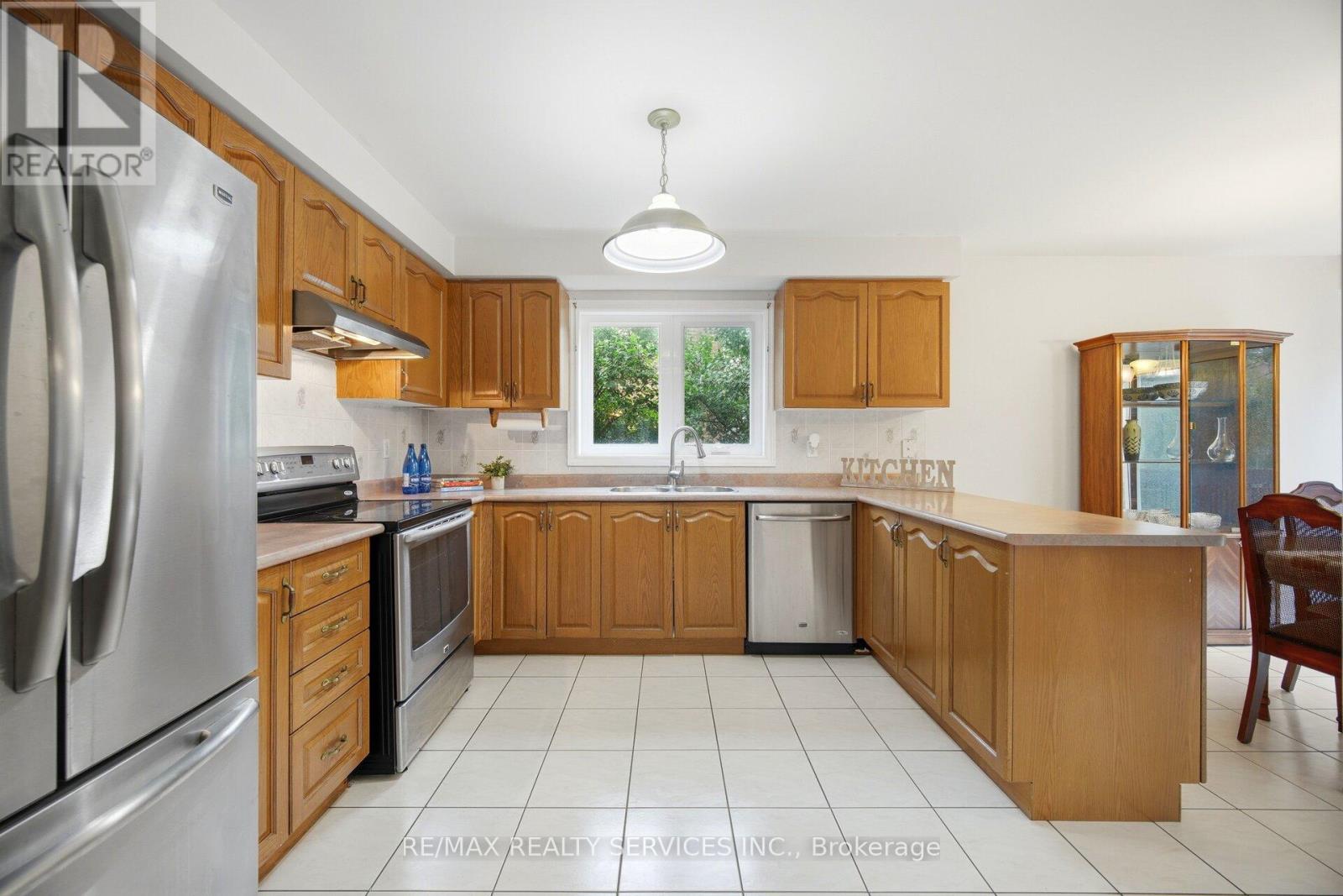 93 SECLUSION CRESCENT - 5