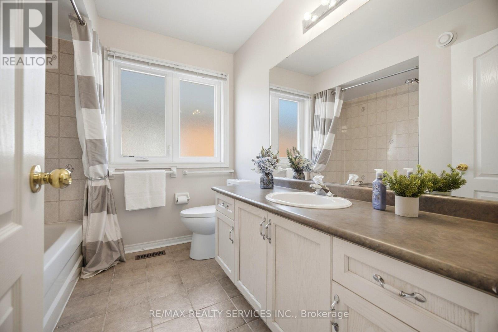 93 SECLUSION CRESCENT - 25