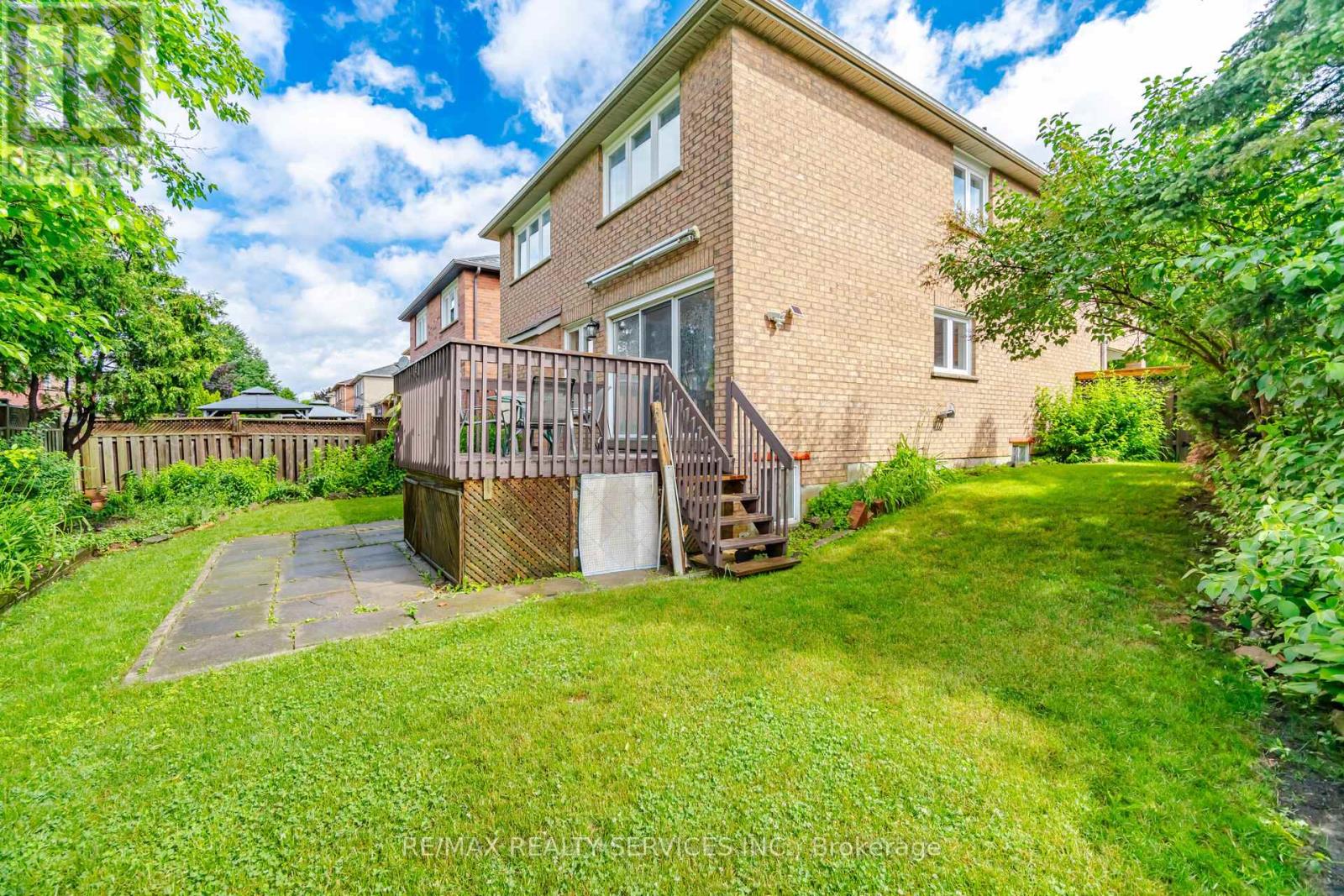 93 SECLUSION CRESCENT - 34