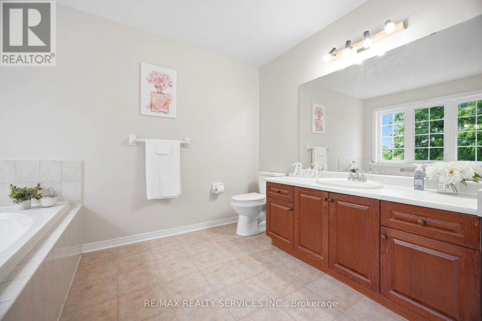 93 SECLUSION CRESCENT - 18