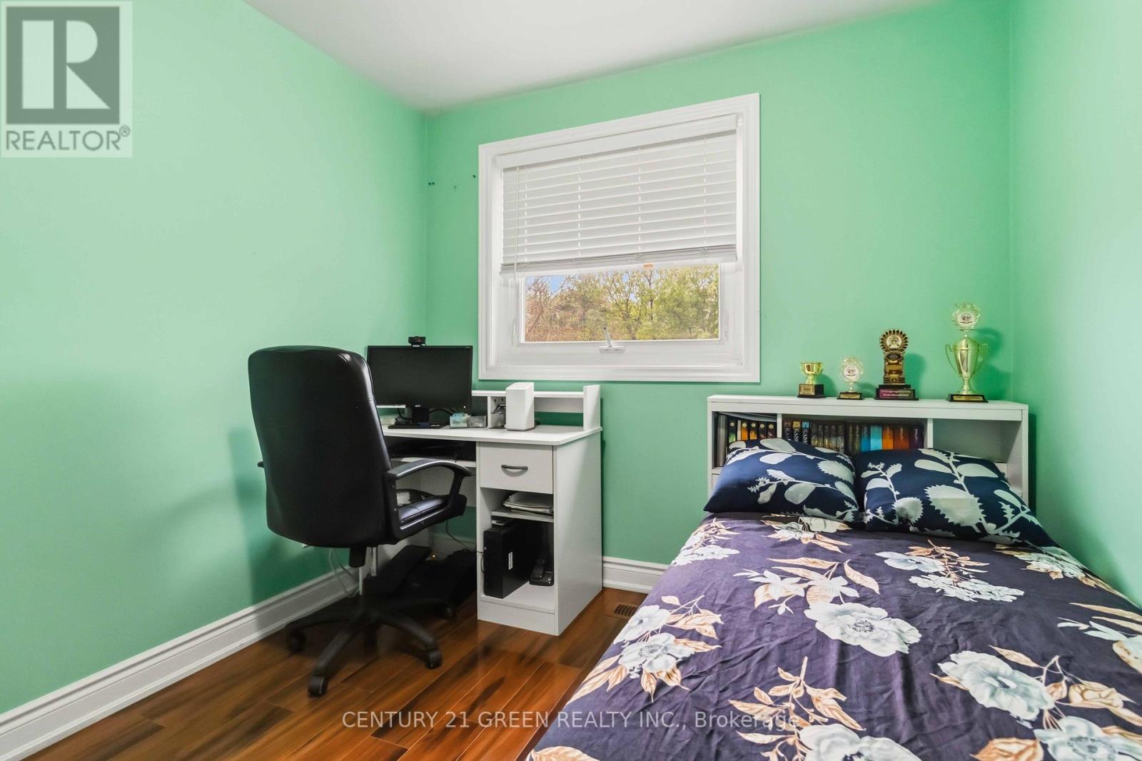 74 DAVENPORT CRESCENT - 37
