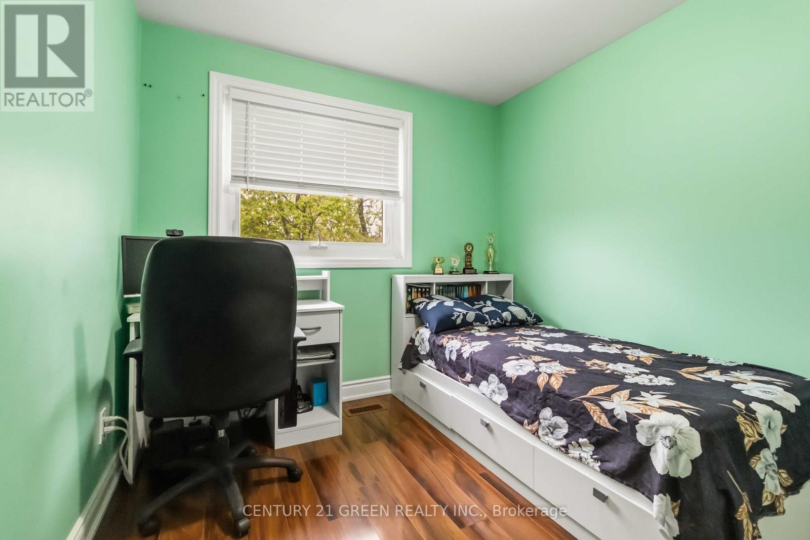 74 DAVENPORT CRESCENT - 26