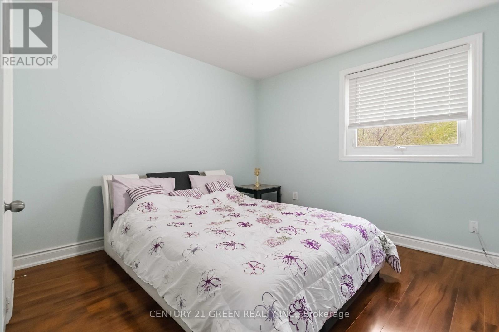 74 DAVENPORT CRESCENT - 22