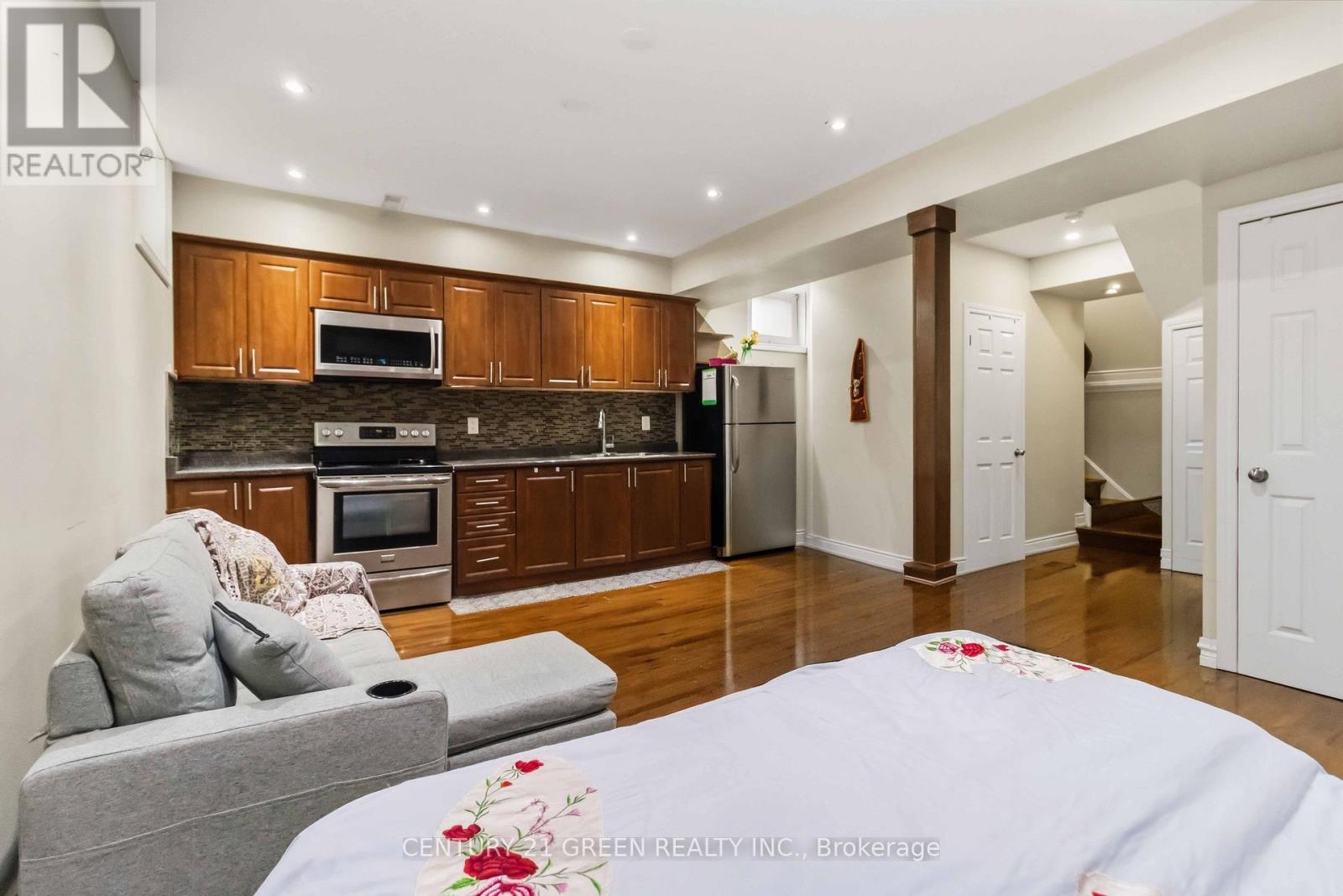74 DAVENPORT CRESCENT - 31