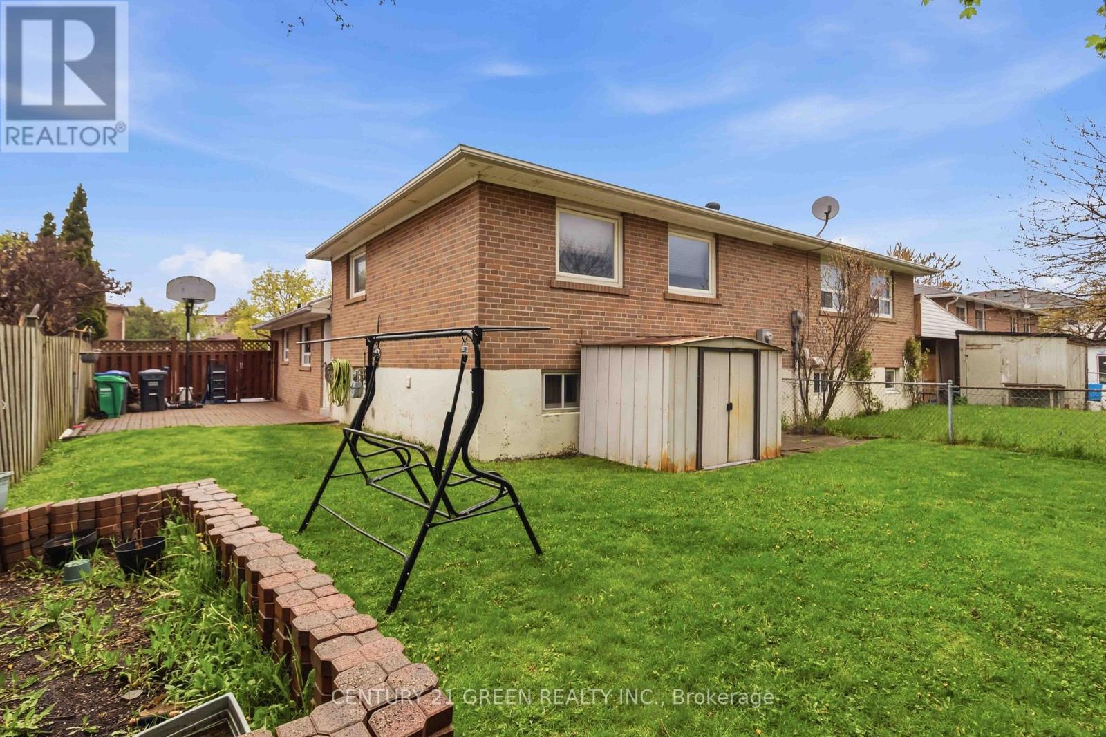 74 DAVENPORT CRESCENT - 32