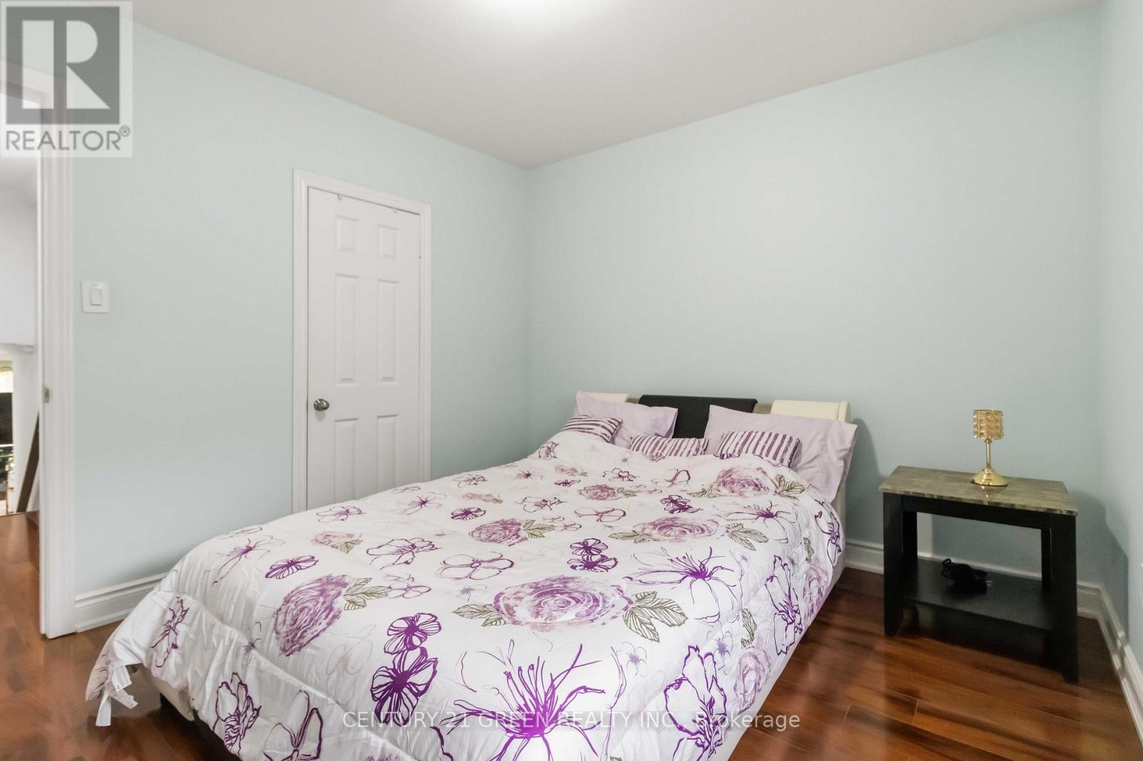 74 DAVENPORT CRESCENT - 23