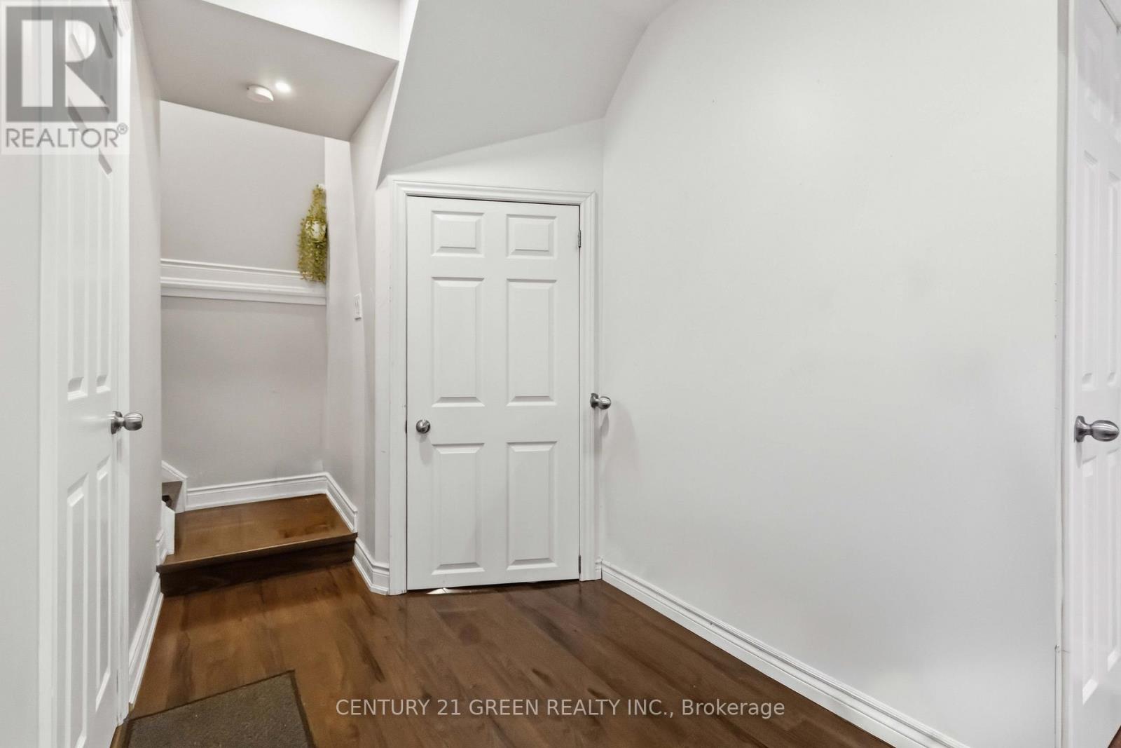 74 DAVENPORT CRESCENT - 29