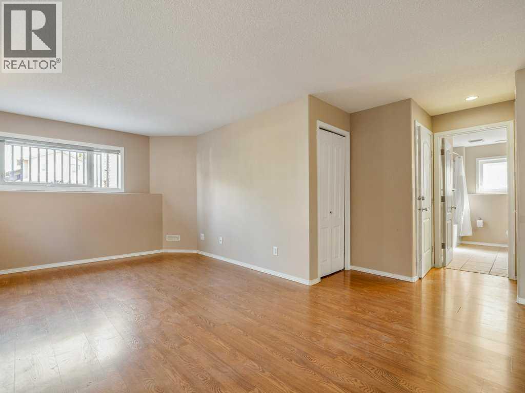 727 Aberdeen Crescent W — photo 30