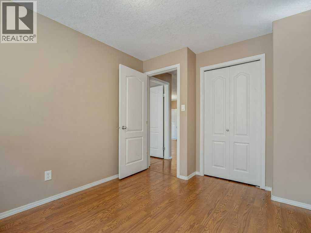 727 Aberdeen Crescent W — photo 37