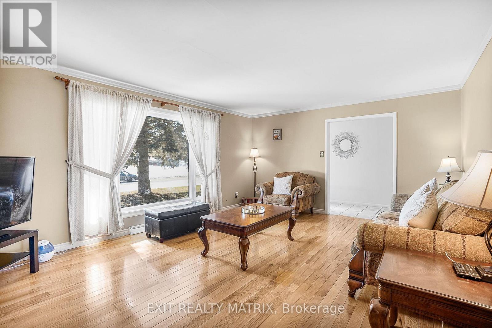 21 FROST AVENUE - 11