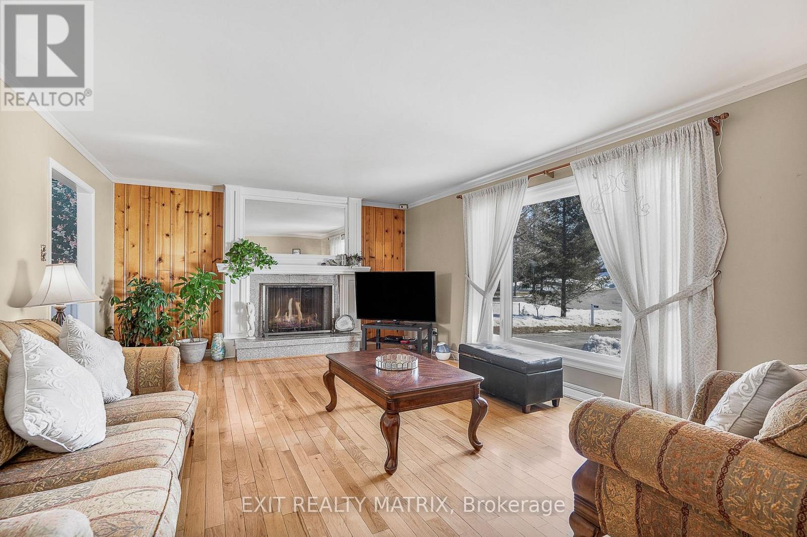 21 FROST AVENUE - 8