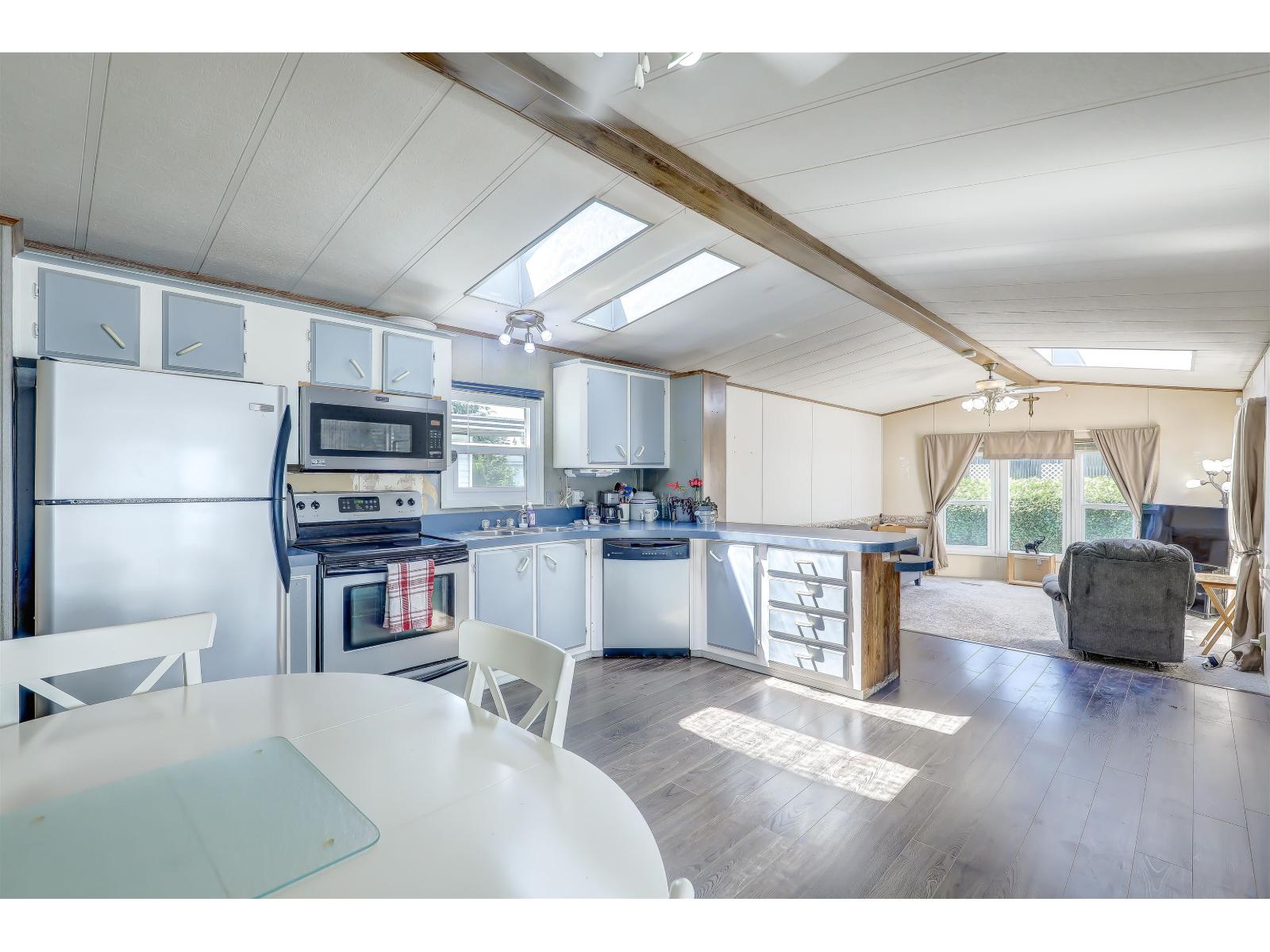 2 Bed, 1 Bath House for Sale in Surrey – 22 8670 156 STREET, Surrey – MLS# R3138590 - Image 10