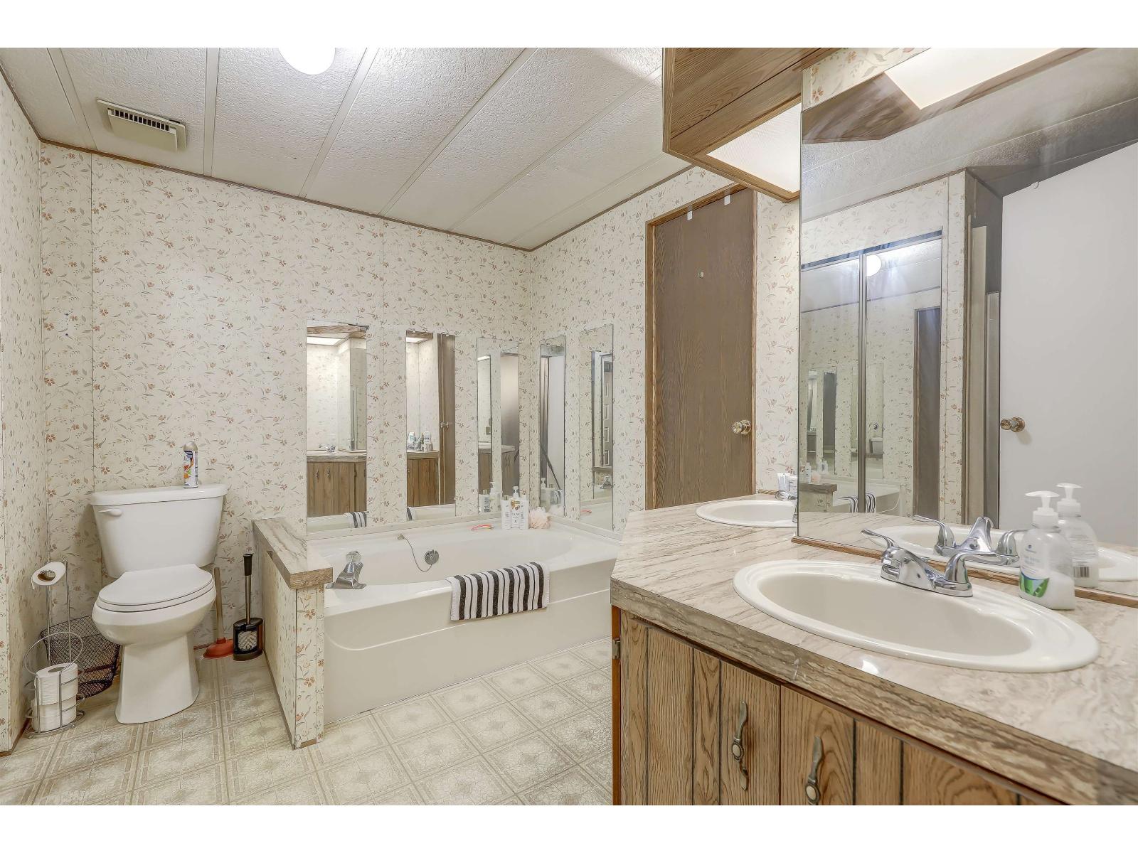 2 Bed, 1 Bath House for Sale in Surrey – 22 8670 156 STREET, Surrey – MLS# R3138590 - Image 14