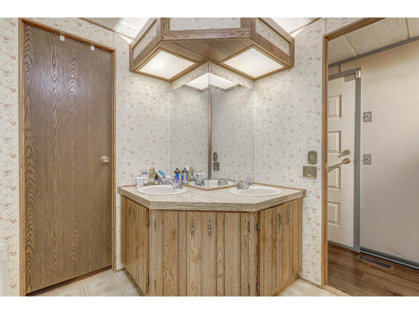 2 Bed, 1 Bath House for Sale in Surrey – 22 8670 156 STREET, Surrey – MLS# R3138590 - Image 15