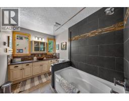 4931 Mountaintop Drive, Fairmont Hot Springs, BC V0B1L1 Photo 13