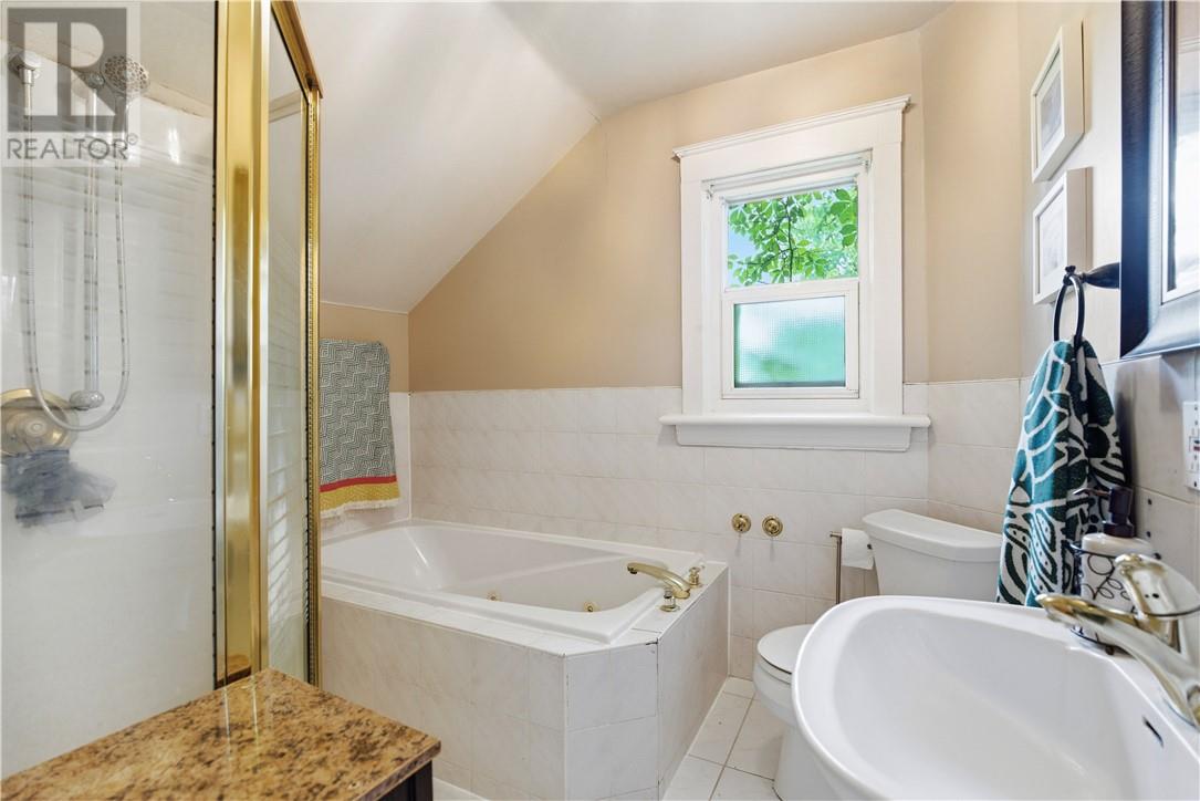 48 Roxborough Drive - 22
