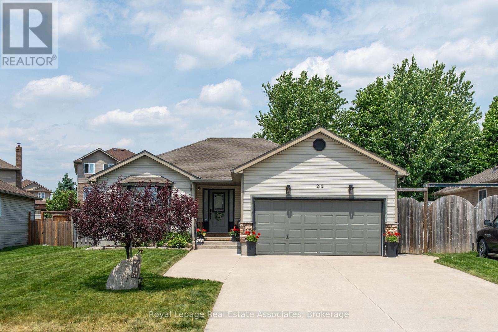 216 FENNEL STREET - 2