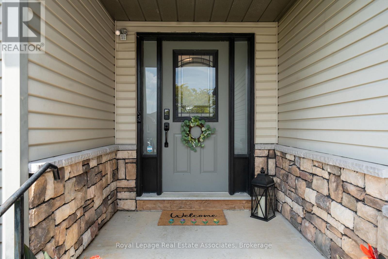 216 FENNEL STREET - 4