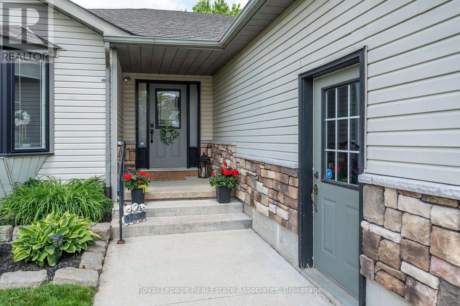 216 FENNEL STREET - 3