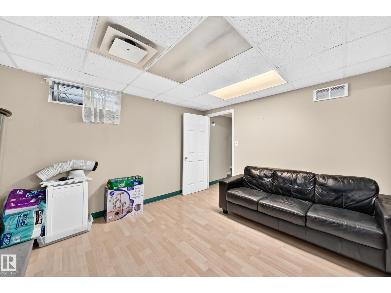 13317 47 ST NW - 37