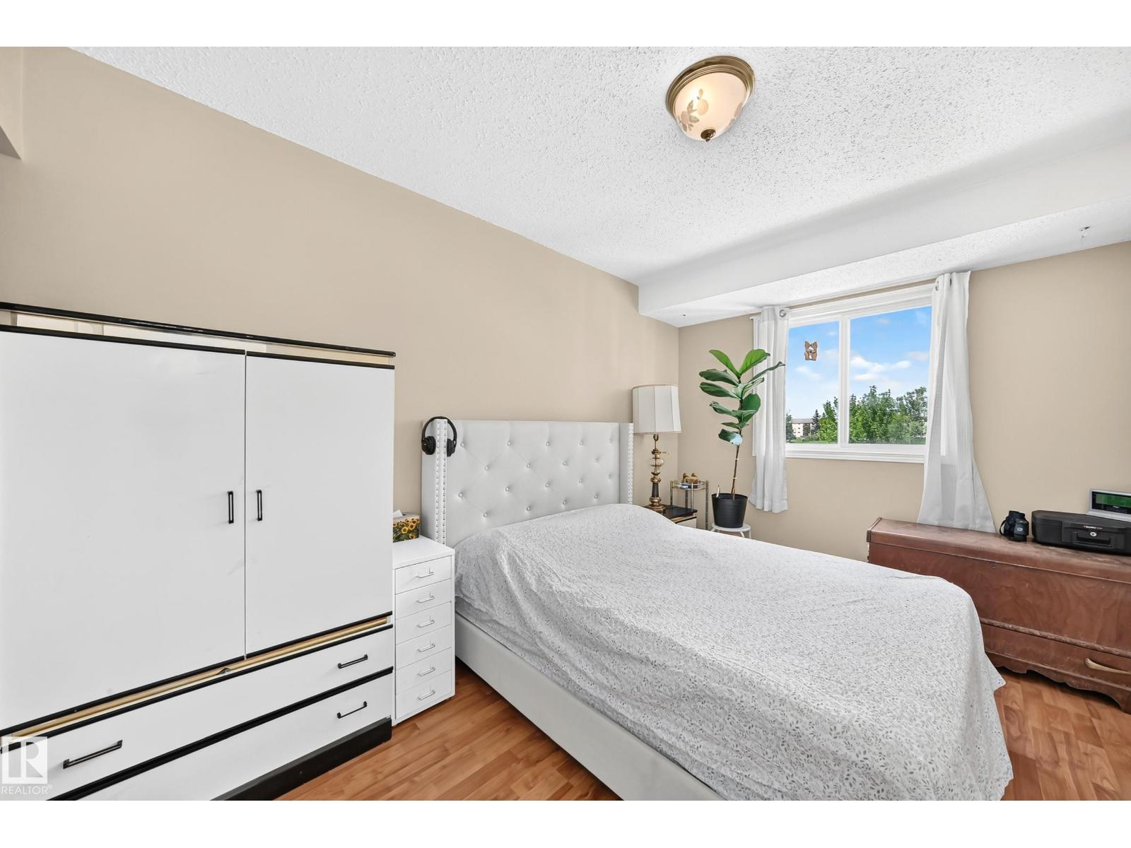 13317 47 ST NW - 27