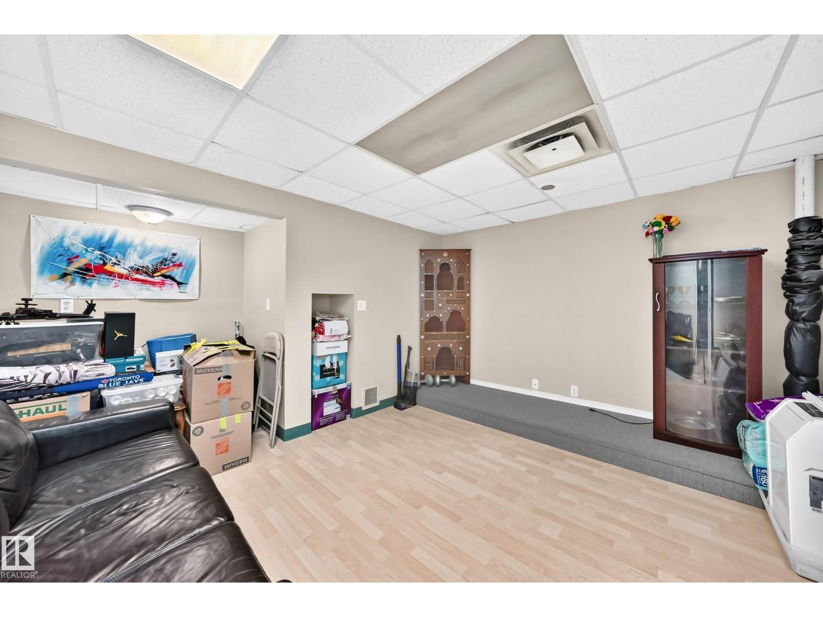13317 47 ST NW - 36