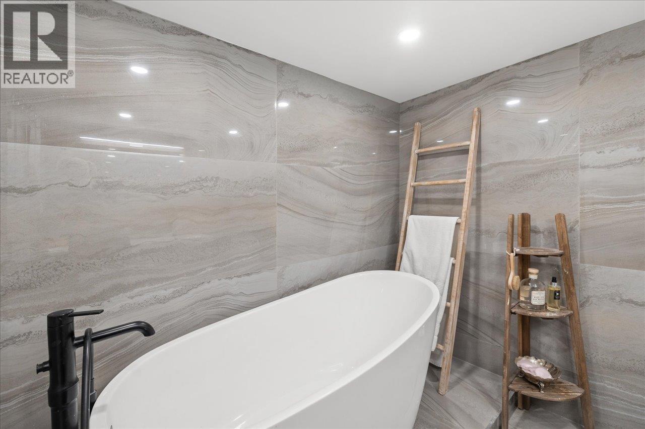 708 188 E ESPLANADE, North Vancouver