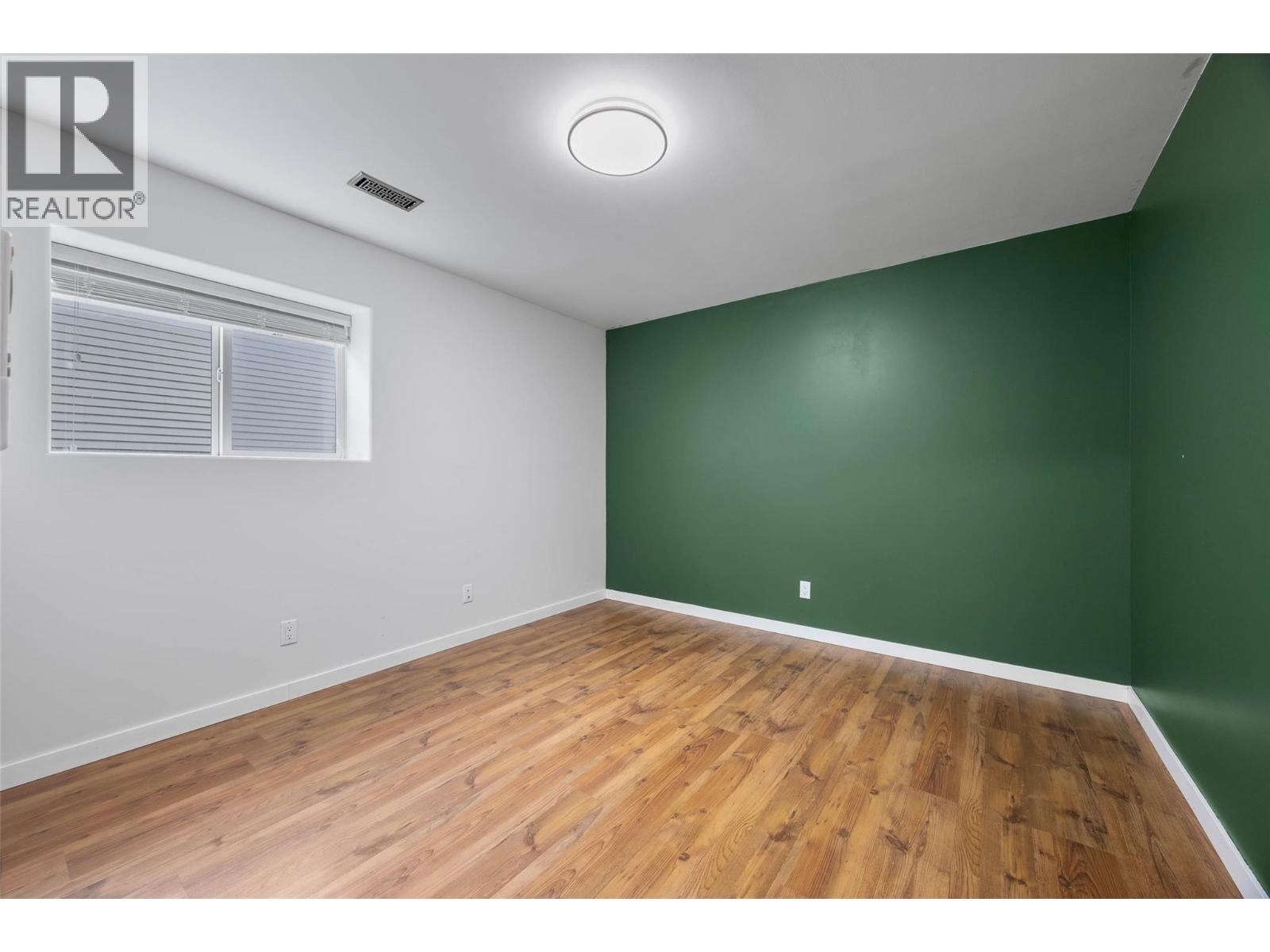 #32 1855 Hillside Drive - 27